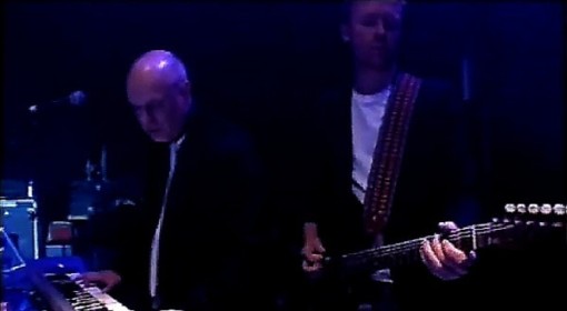 Leo Abrahams (with Brian Eno) Guitarrista do Brian Eno, Brian Ferry.